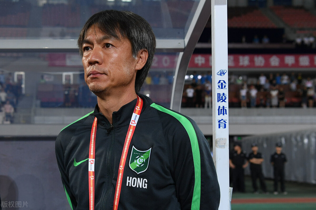 绿城球迷和毅腾球迷大战,前路无知己谁人不识君是什么意思