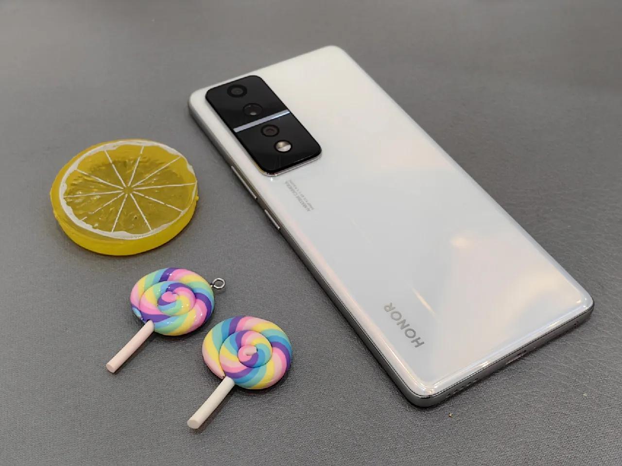 买手机内行人只推荐这“三款”，性能强悍，性价比高！适合打工人