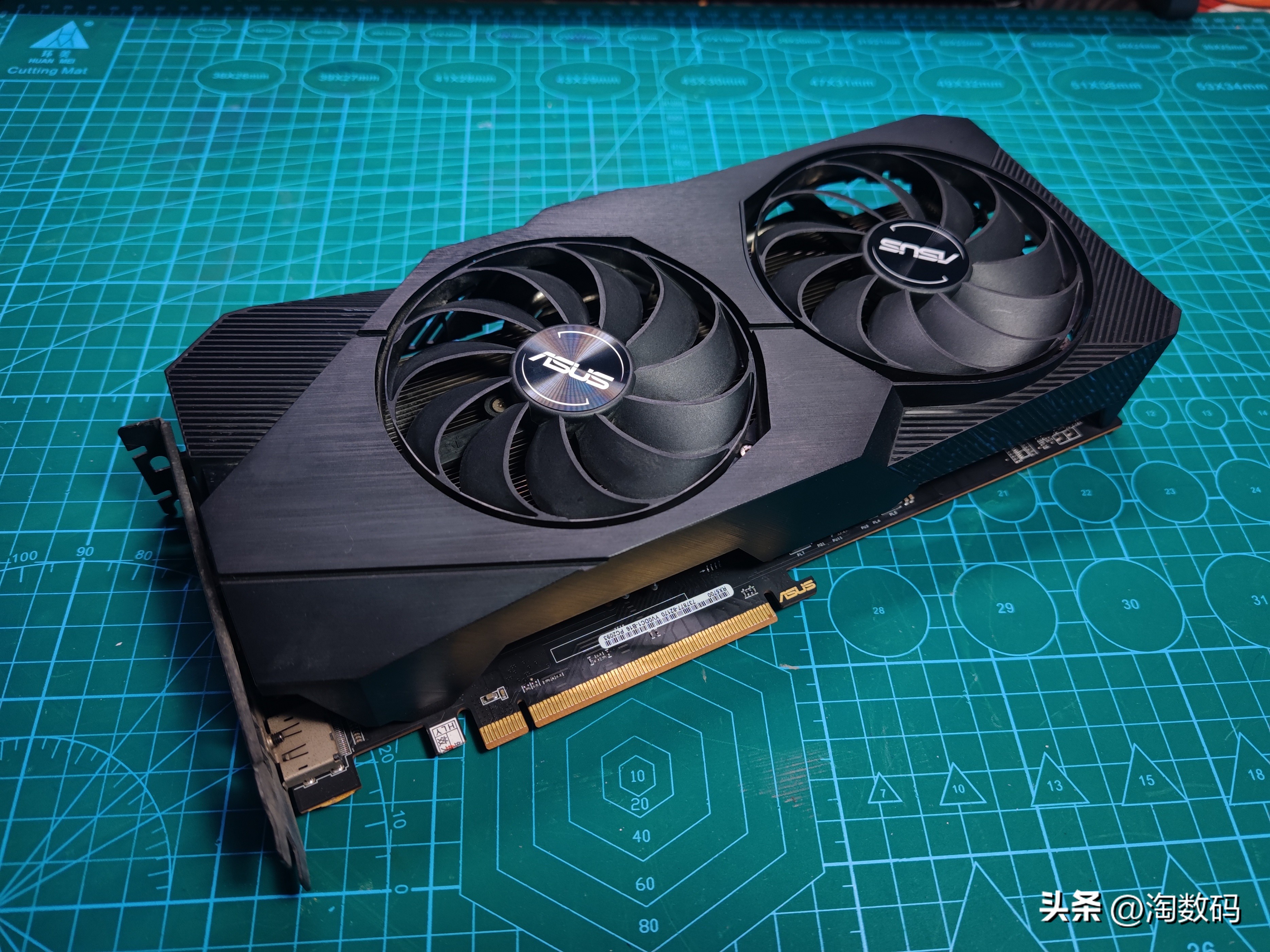 头铁矿卡配矿电:¥666块华硕RX5700+¥109块鑫谷金牌1250W装个机