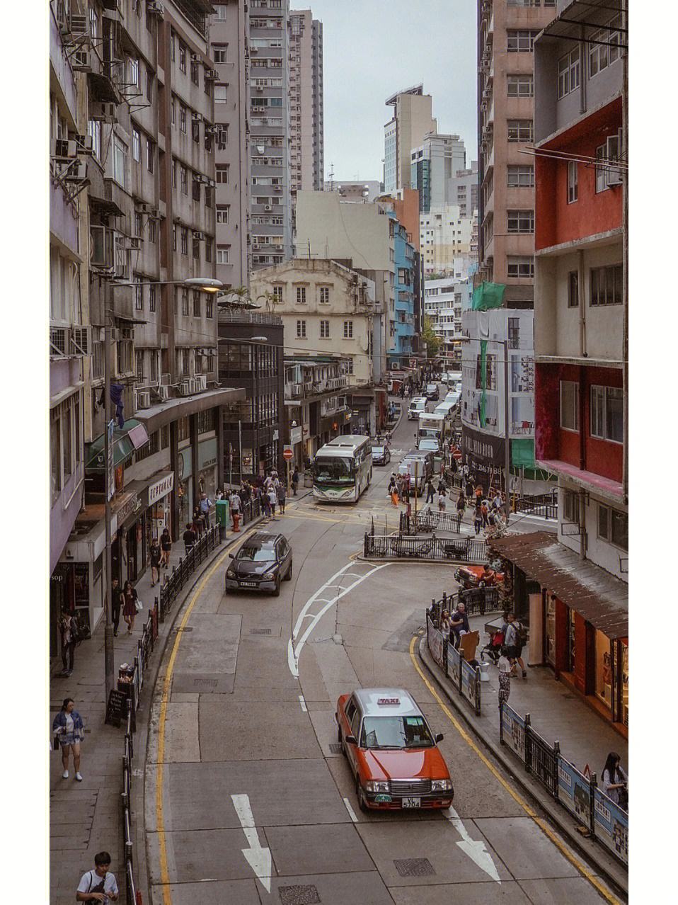 香港前特首林郑月娥，年薪约521万港币，为什么工作42年未买房？