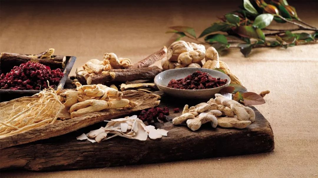 口苦口干小便黄舌苔厚什么湿热,尿黄口干舌燥口臭