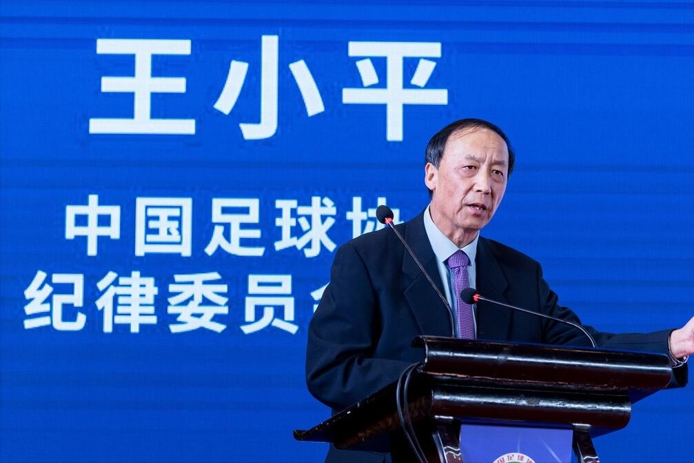 潜逃出境！国足反腐又揪出老虎，2人连夜逃亡外国，藏窝地点曝光