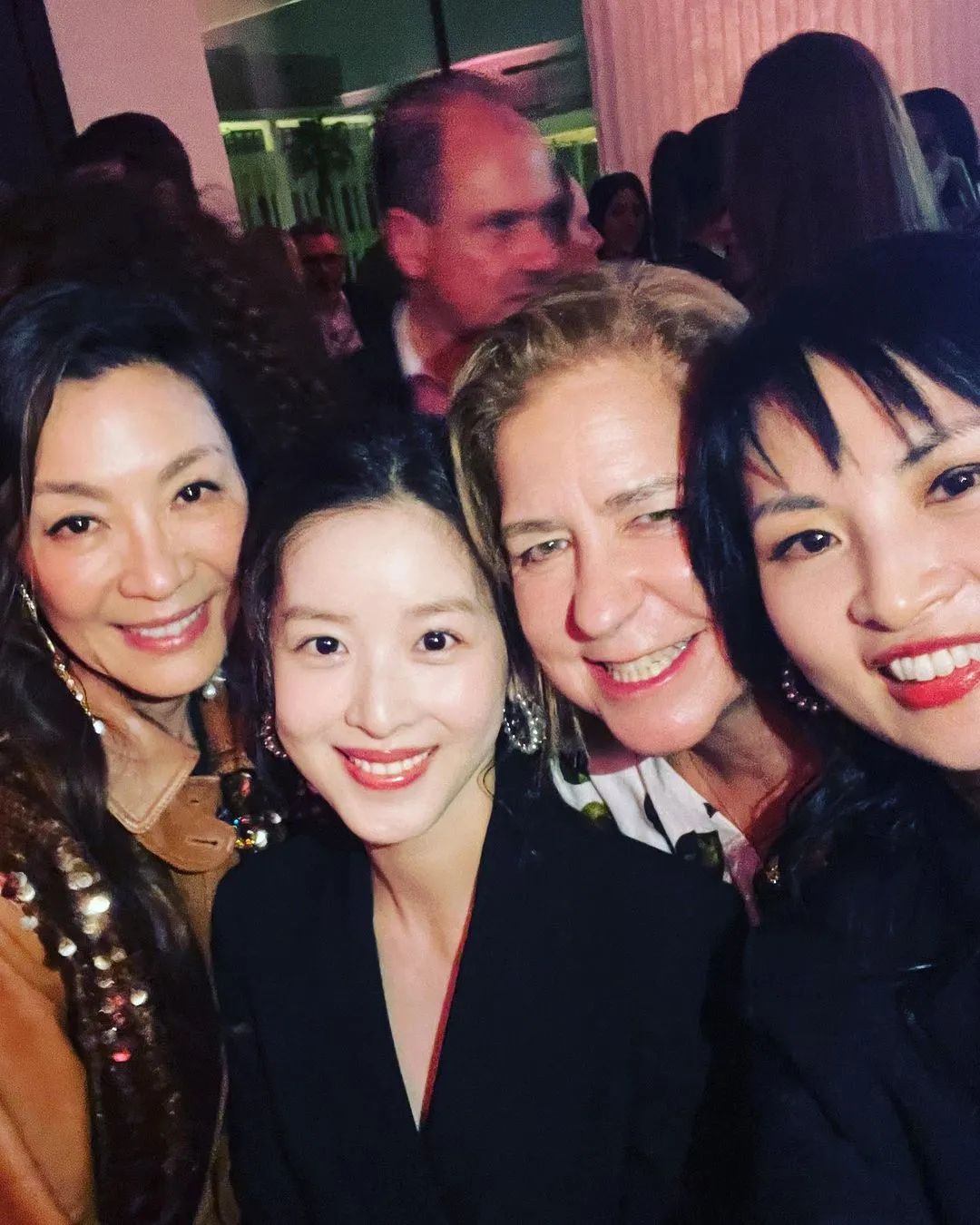 郭晶晶巩俐与明星合影,郭晶晶张曼玉合影