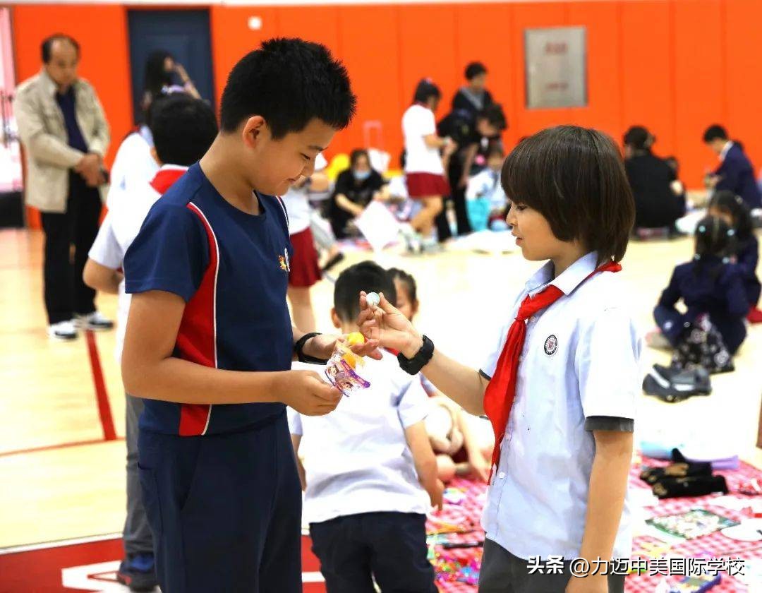 小学生爱心义卖暖人心,以爱为名的义卖