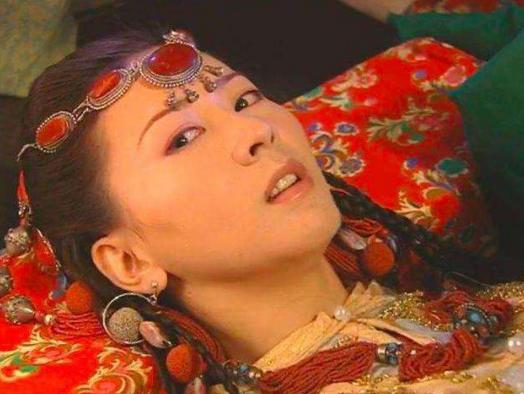 演员汤加丽：当人体模特，和丈夫离婚，被父母嫌弃，今45岁还单身