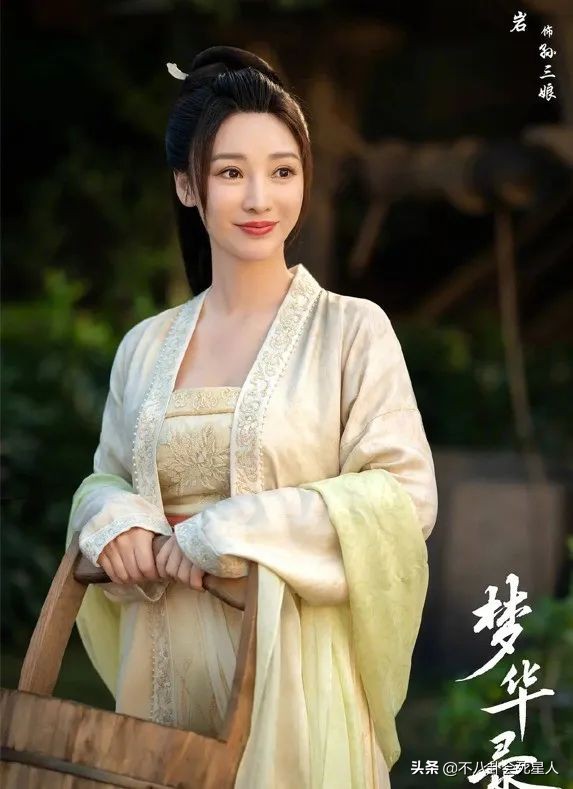 51岁钟丽缇玩冲浪晒好身材,钟丽缇出席活动力压柳岩