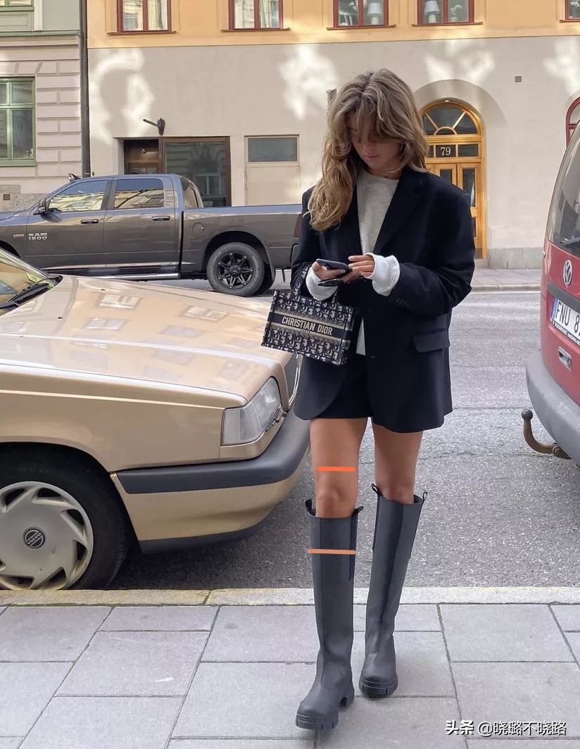 最近比较火的马丁靴和骑士靴,骑士靴跟马丁靴