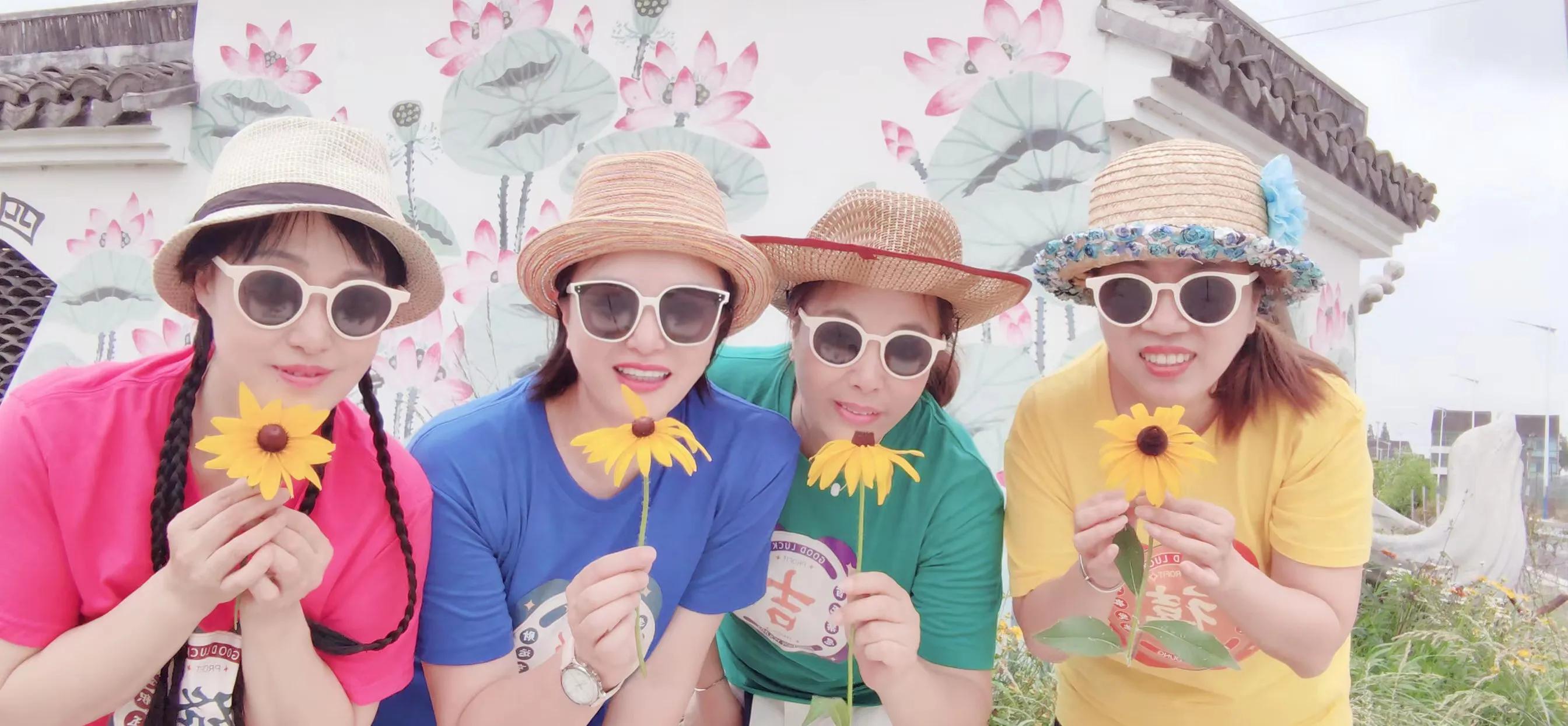 穿上闺蜜装的四个七零后，嫁到东南西北也断不了的姐妹情