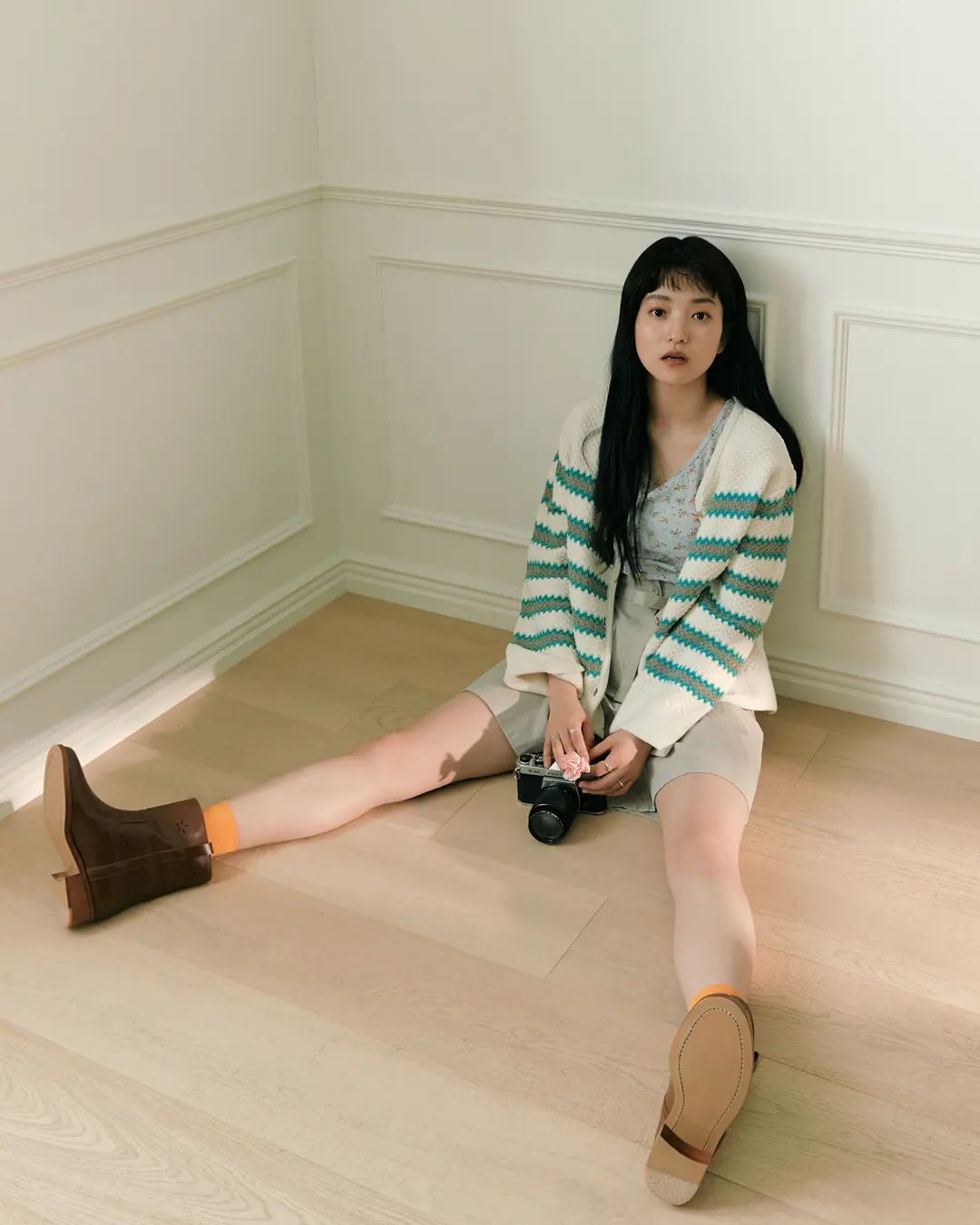 飘逸长裙与马卡龙色系，跟着金泰梨这样搭，轻松穿出文艺女孩