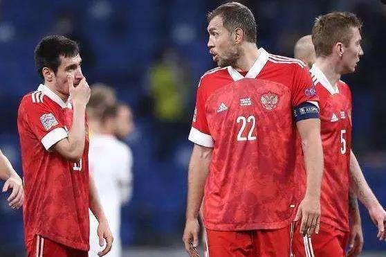 足球江湖之莱不群传：晋级不易，双标加戏，若要成功，必先自宫