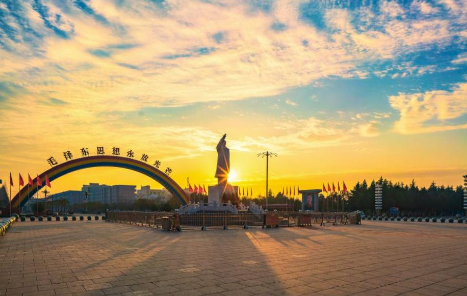 中国南街村第一村,中国的南街村到底有多好啊