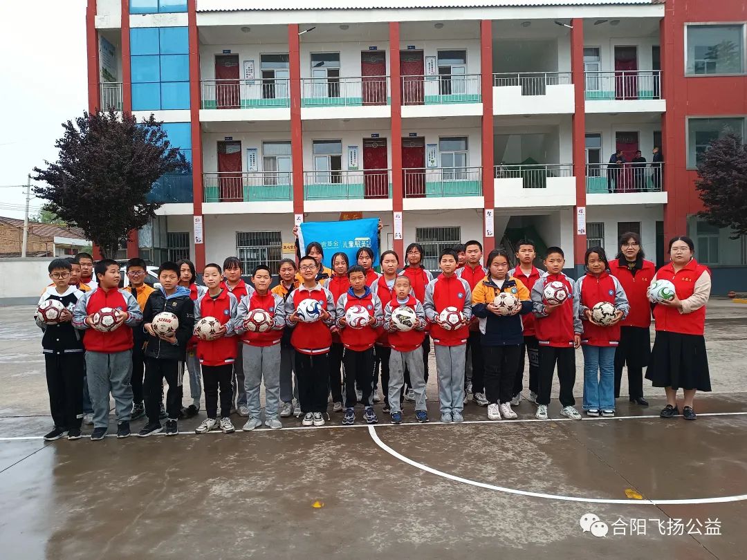 有足球有梦想海报,有足球就有梦想