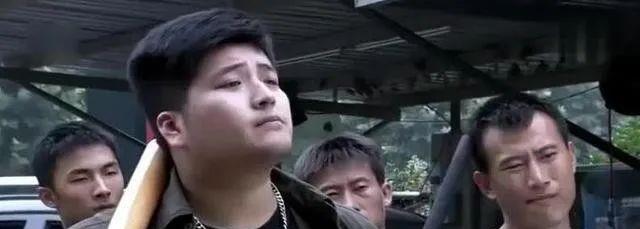 开国将军廖海光在酒店遭遇歹徒让其腾房，将军说：你是几斤几两？