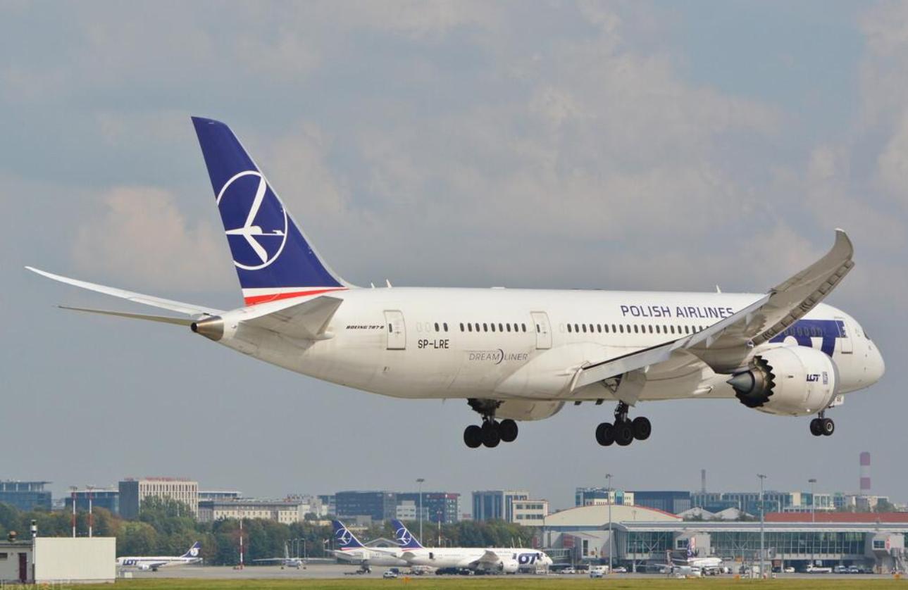 挑战我国钱袋子,制裁不手软,美国理直气壮还要访华?这套路太深