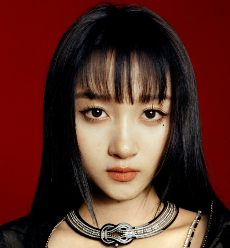 关晓彤最新照片女人味十足,关晓彤精修机场生图半身造型