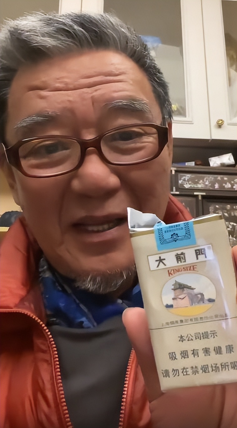 李立群抽3块钱的大前门,李立群抽的大前门香烟多少钱