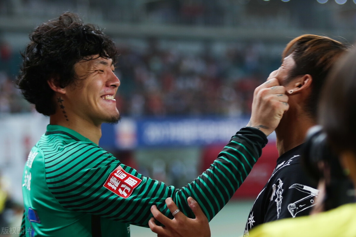 他是鲁能球迷公认的坏小子，加盟球队后年年被下放，曾拉黑戴琳