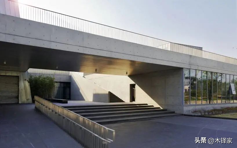 新校区先搬迁的学院,新校区搬回老校区