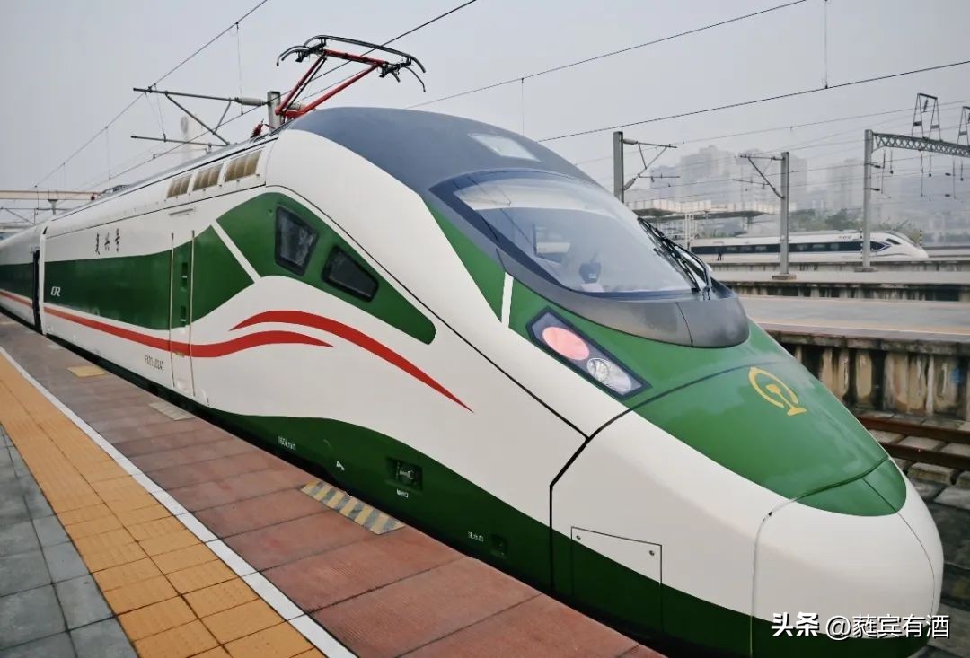 复兴号最新款动车组,复兴号双源动力动车组