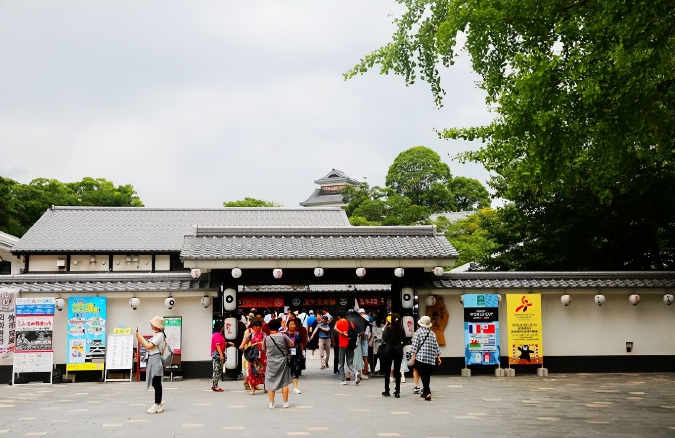 带孙女出去看世界,带着孙女看世界