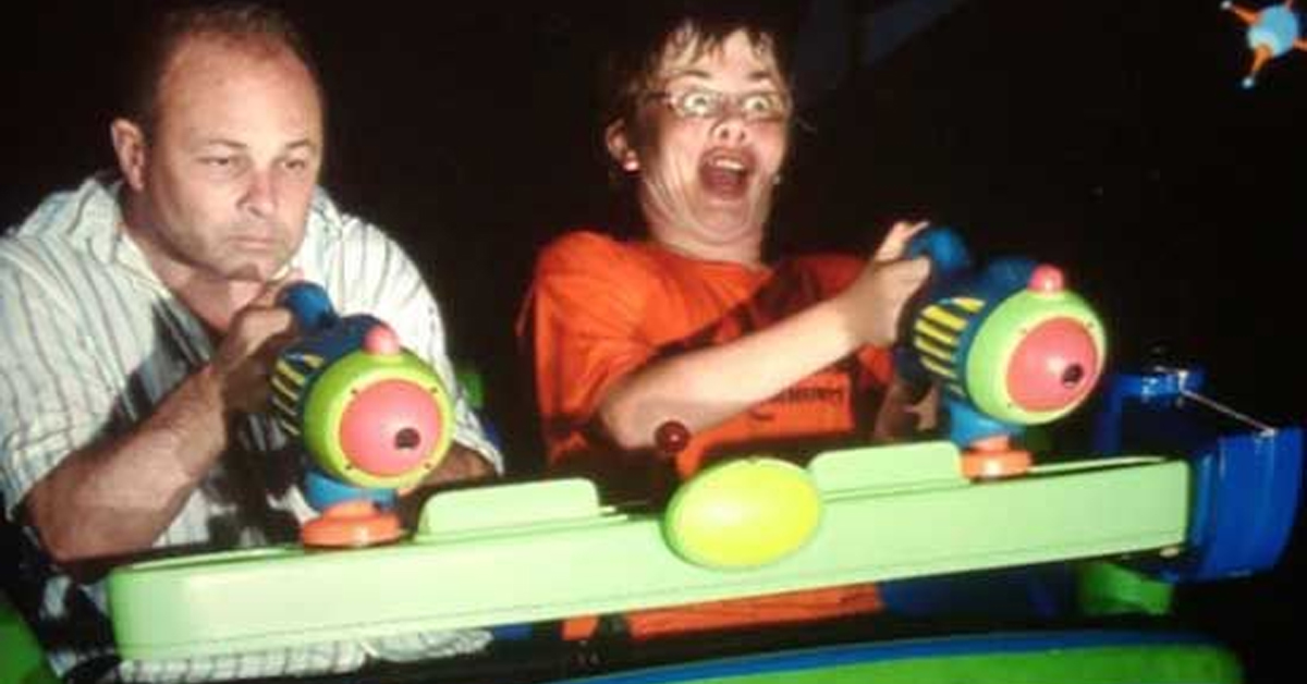 废弃迪士尼乐园吓人的照片,迪士尼乐园合拍照片