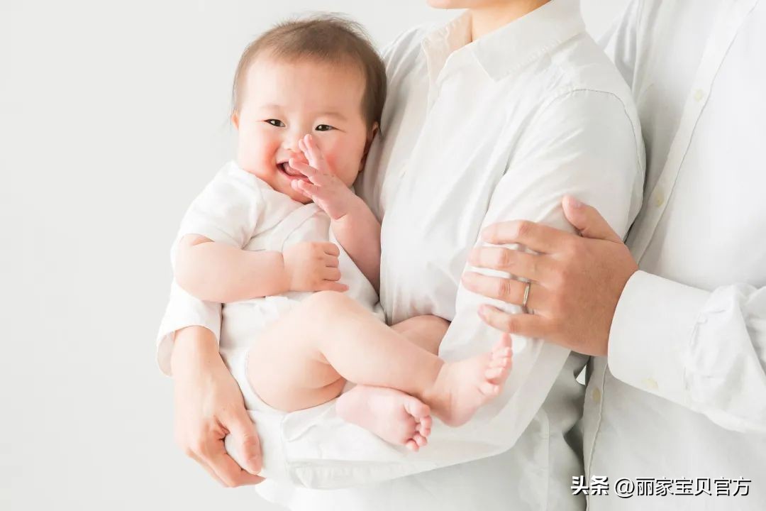 宝宝头发洗了吹干还是自然干,吹干和自然干