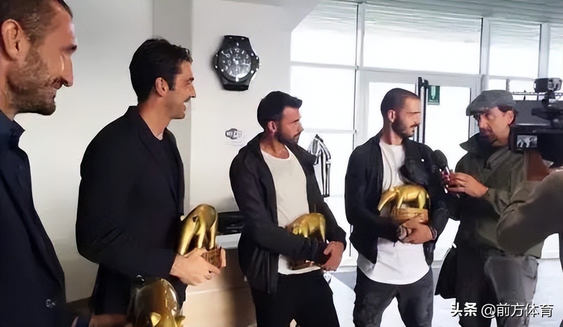 足坛十大搞笑比赛,曼奇尼夺得欧洲杯