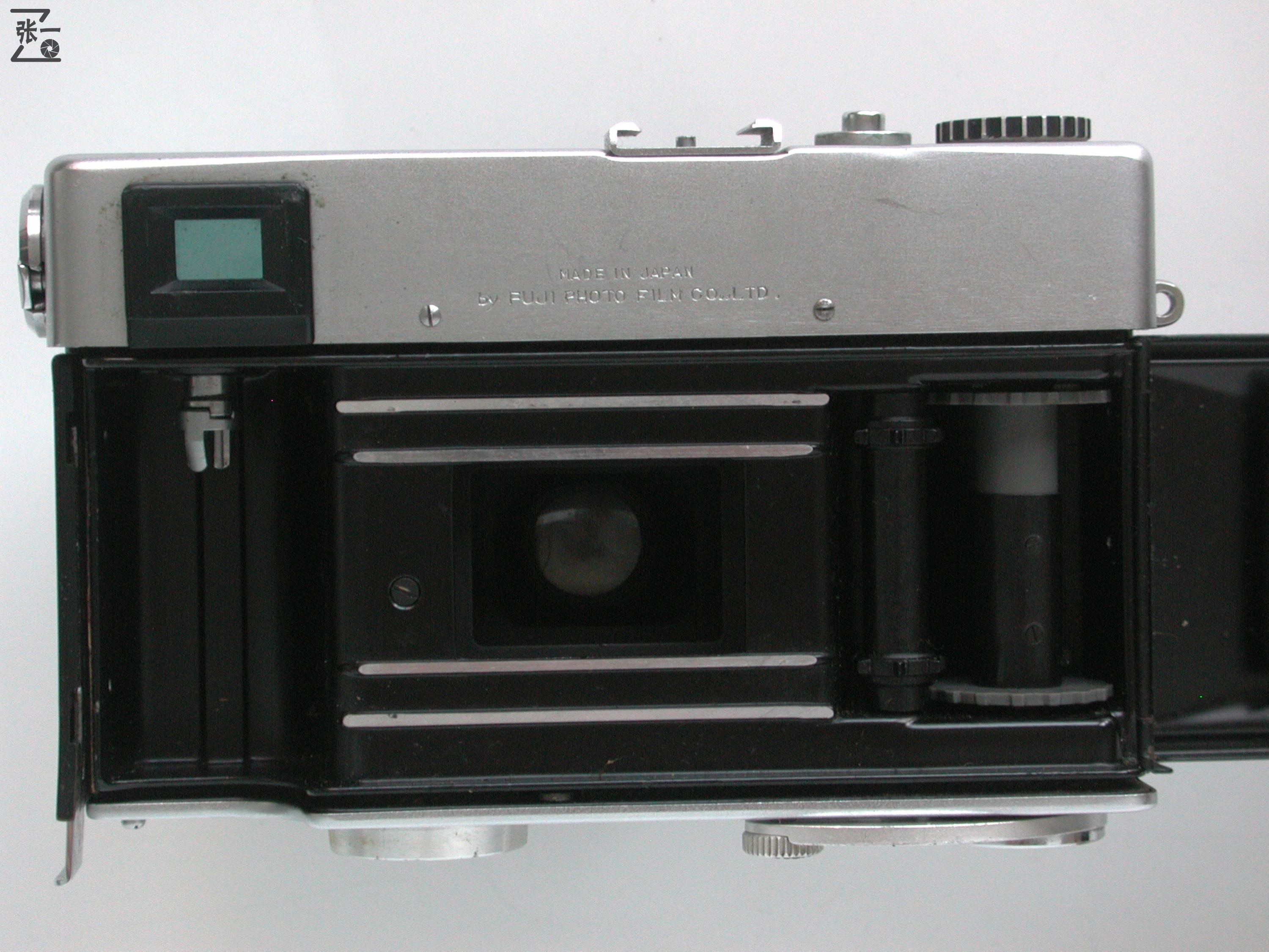 倒片旋钮在机身侧面的日本Fujica35Auto-M旁轴相机!1962年问世