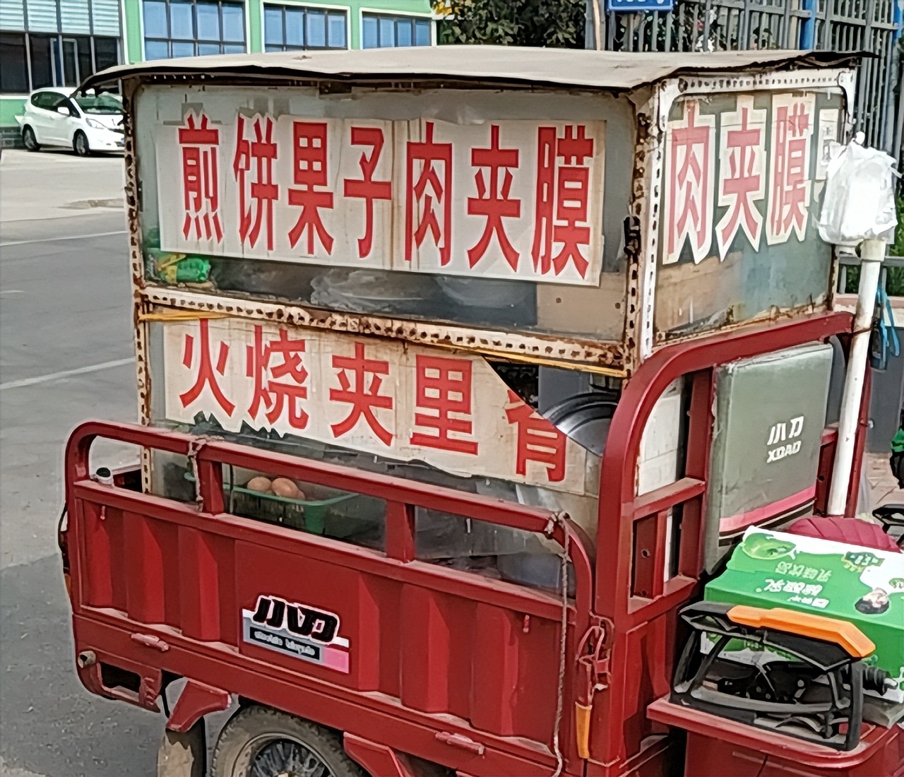 煎饼果子肉夹馍里脊饼哪个简单,一个肉夹馍一个煎饼果子