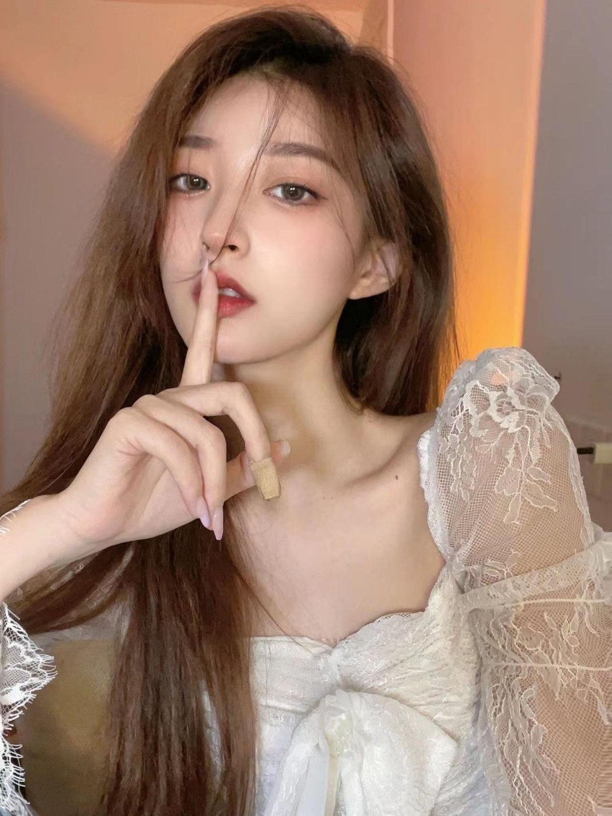 29岁脸上老是长痘痘是什么原因,脸上从来不长痘突然长痘怎么回事