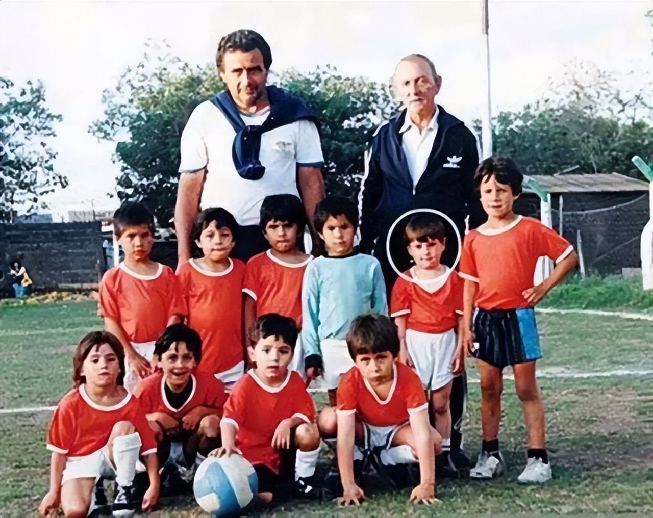 梅西与父母间的关系,梅西的父母年轻是干什么的