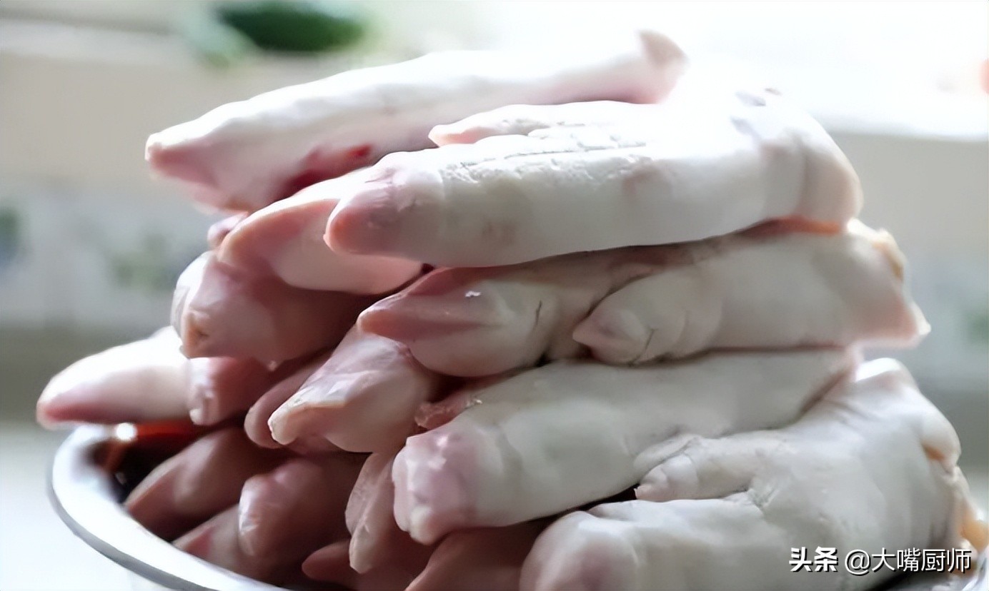 买猪蹄白色的好吗,猪蹄的挑选技巧