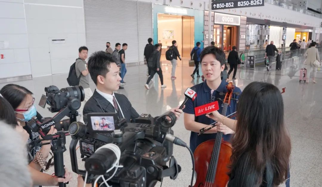 候机时光新体验！广州交响乐团“非凡大提琴”快闪白云机场T2