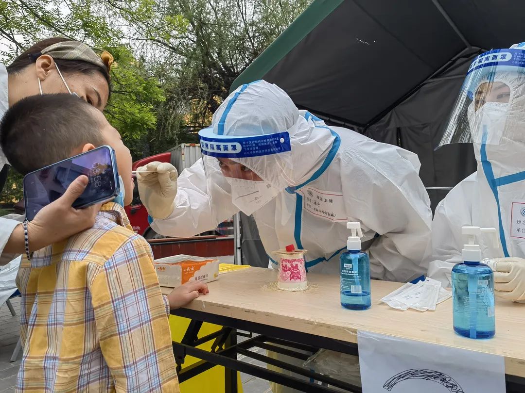 疫情防控志愿者核酸检测,众志成城核酸检测医疗队紧急驰援
