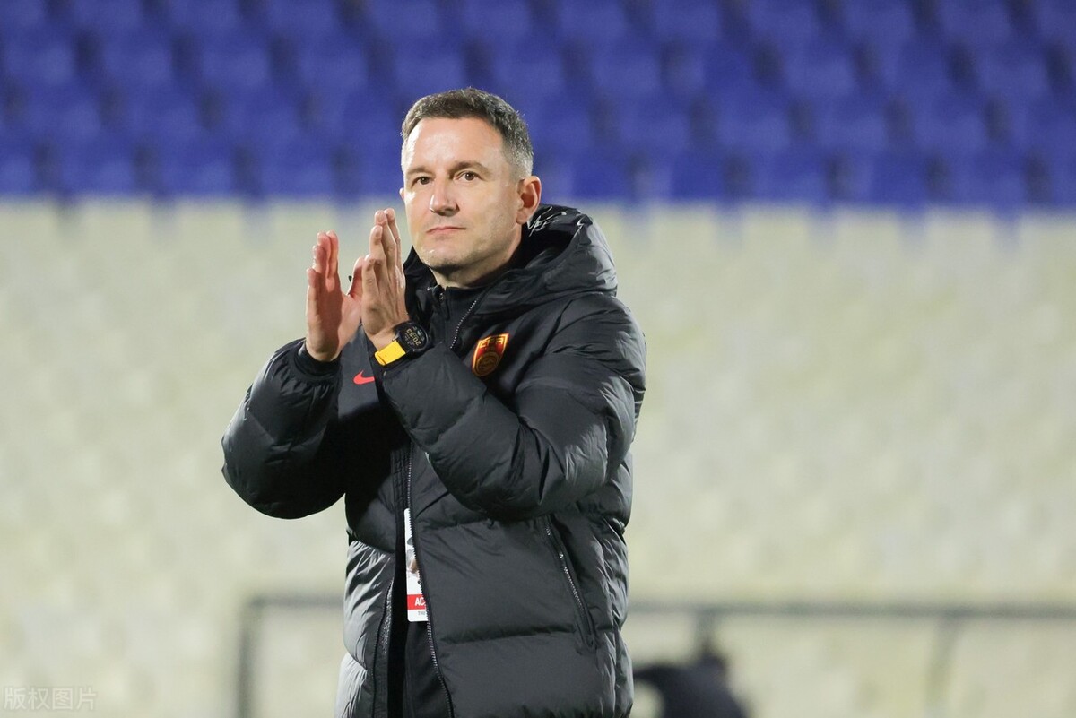 扬科维奇祝贺国足晋级18强赛,扬科维奇恭喜国足晋级18强赛图片