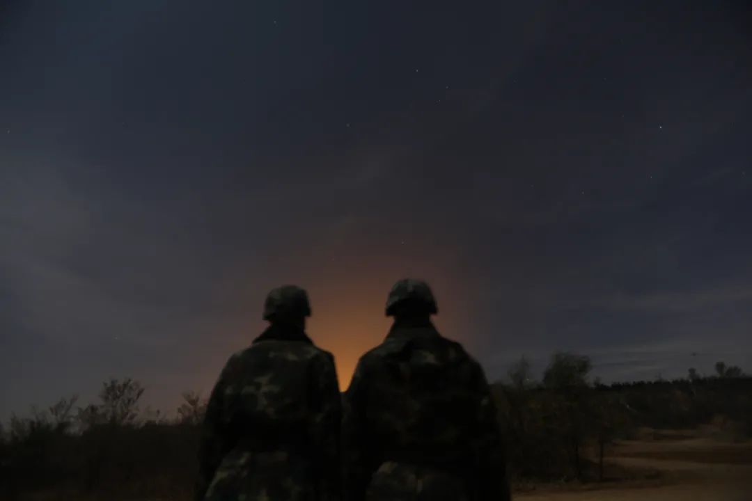 有军人在的地方每一天都是平安夜,军人守护着你的平安