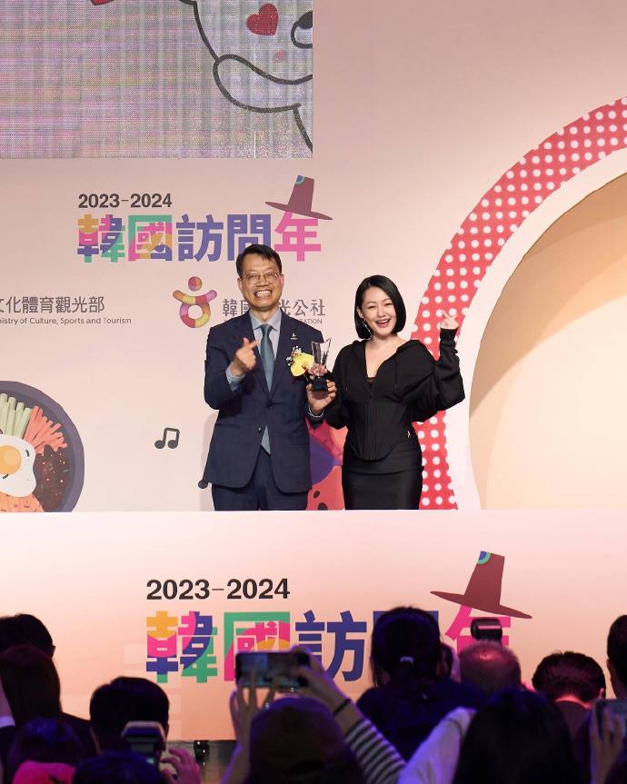 小s新造型曝光，还解锁了新身份，并透露去韩国会让具俊晔当导游