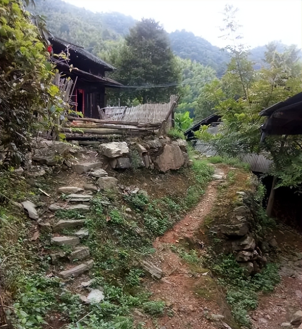 湖南17岁少女被拐反把人贩子卖了,17岁少女被拐反把人贩子卖了