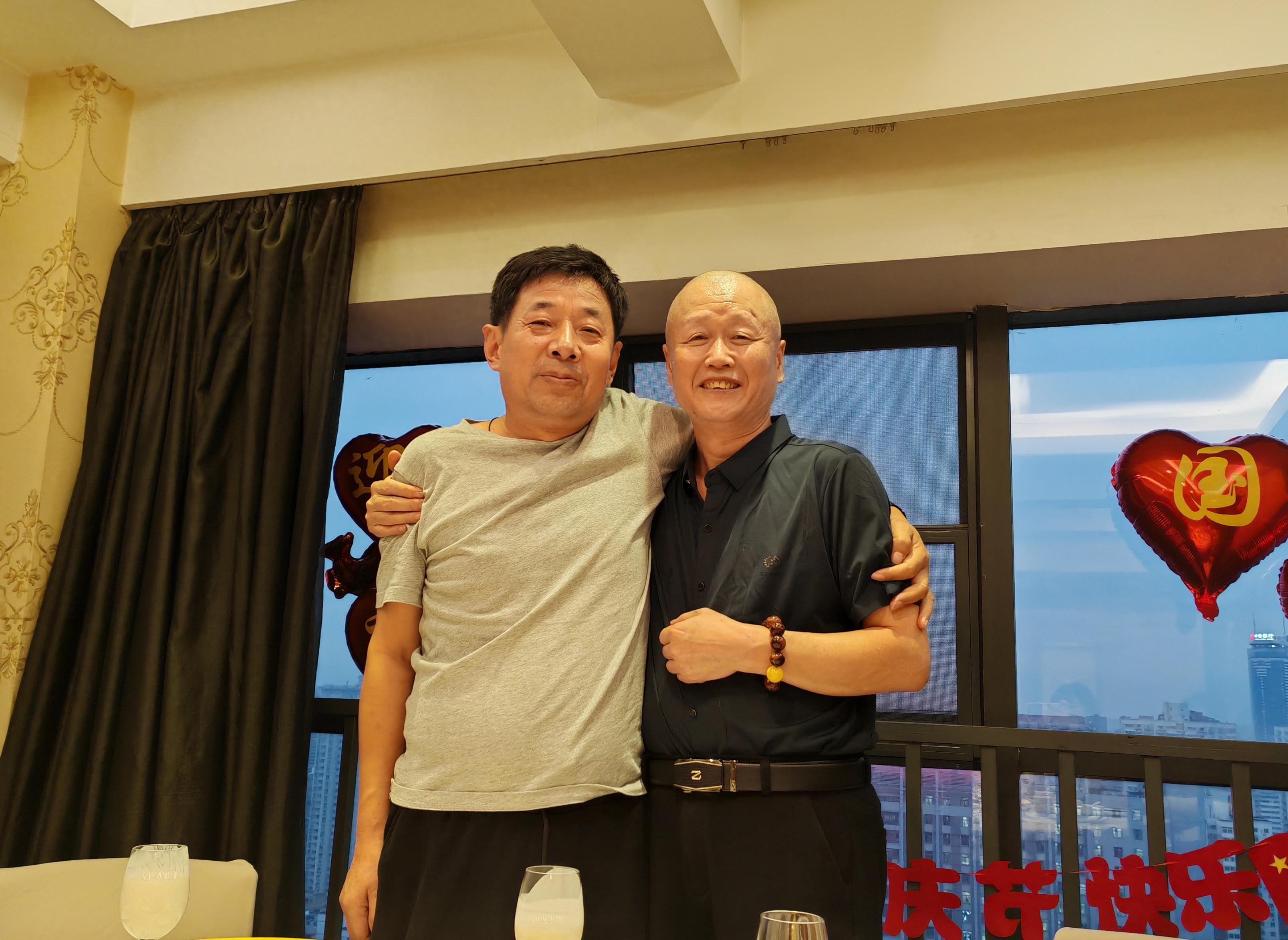 退伍军人二十年后重聚,退伍老兵十年后聚首