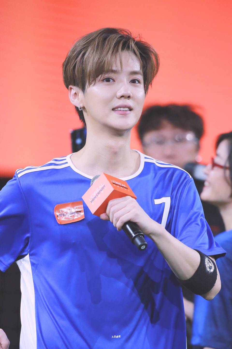 关晓彤鹿晗球场,鹿晗为关晓彤建了俱乐部吗