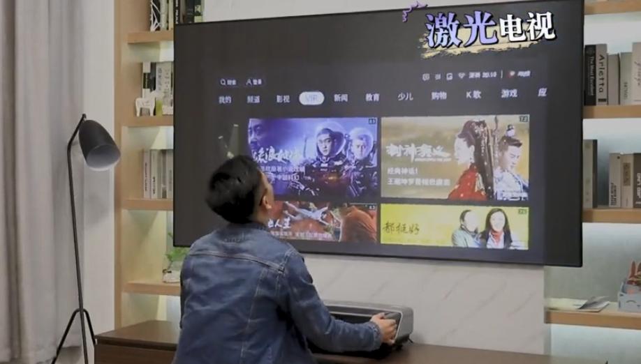 激光电视伤眼还是普通电视伤眼,三色激光电视伤眼吗