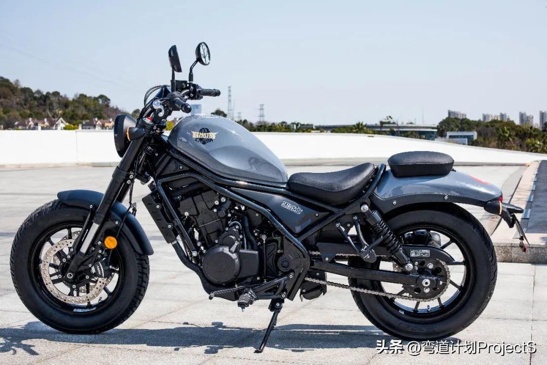 28990元起,更加接近原著,黑武士CM550上市