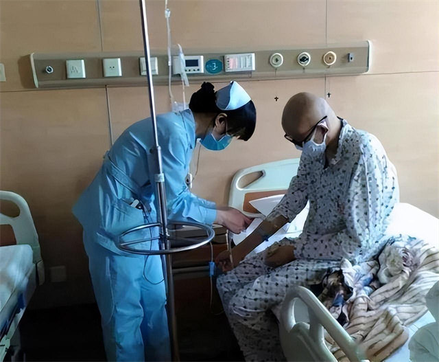 关他就是要我的命！博士自制抗癌药羁押301天，116名患者联名求情