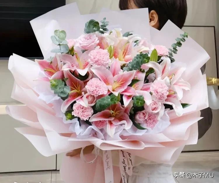 送老师什么颜色康乃馨最合适,送老师康乃馨合适吗