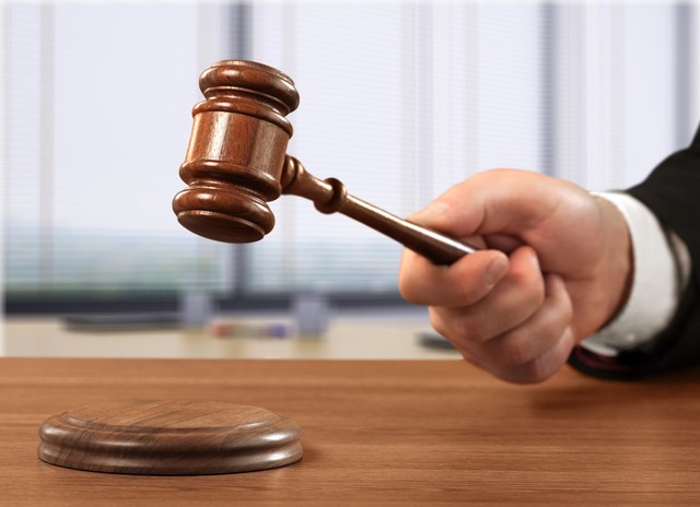 欠薪起诉法院调解好还是等判决好,欠债起诉是要调解好还是判决好