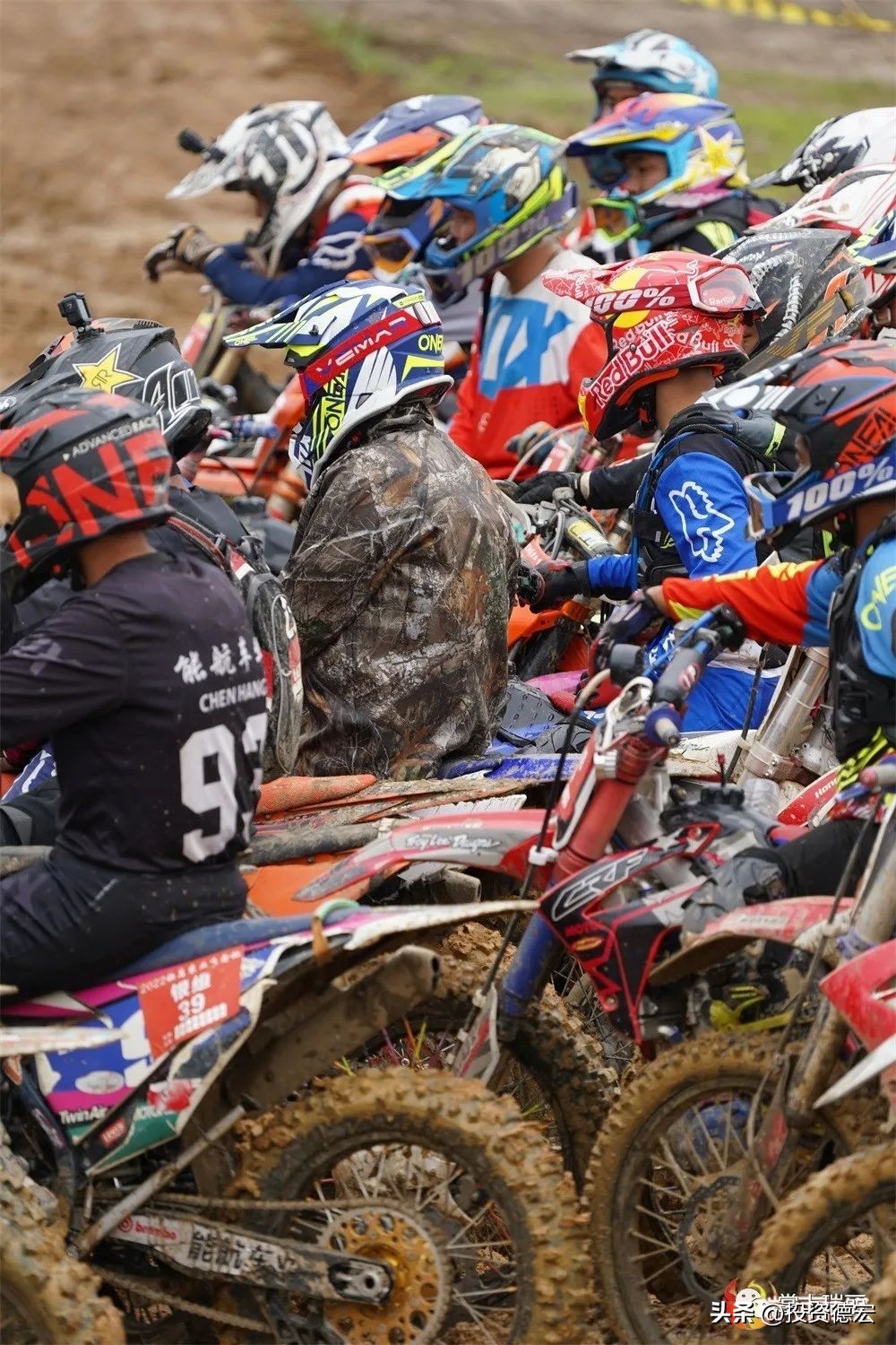 瑞丽德昂泼水狂欢节,云南旅游攻略德宏泼水节