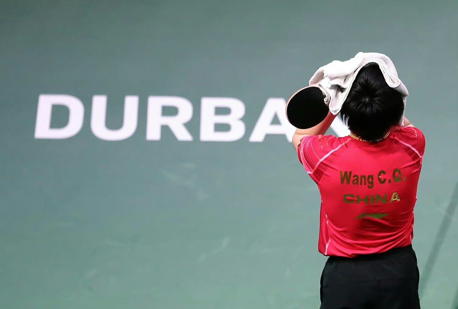 王楚钦赢马龙哭了原视频,王楚钦决赛赢了孙颖莎感动哭了