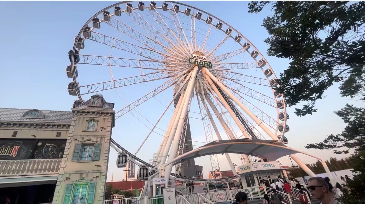 泰国曼谷水上集市视频,在泰国的迪士尼乐园里面有什么