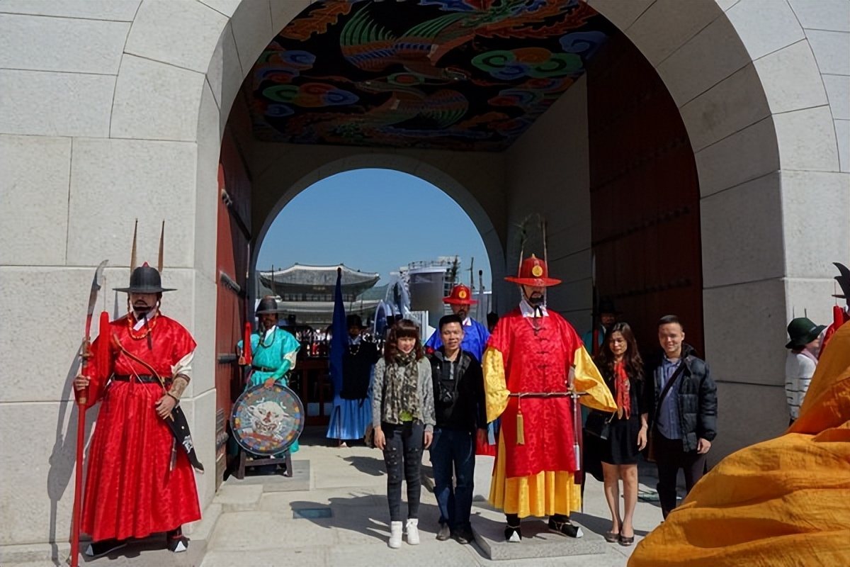 首尔景福宫游记,韩国景福宫和青瓦台在一起吗
