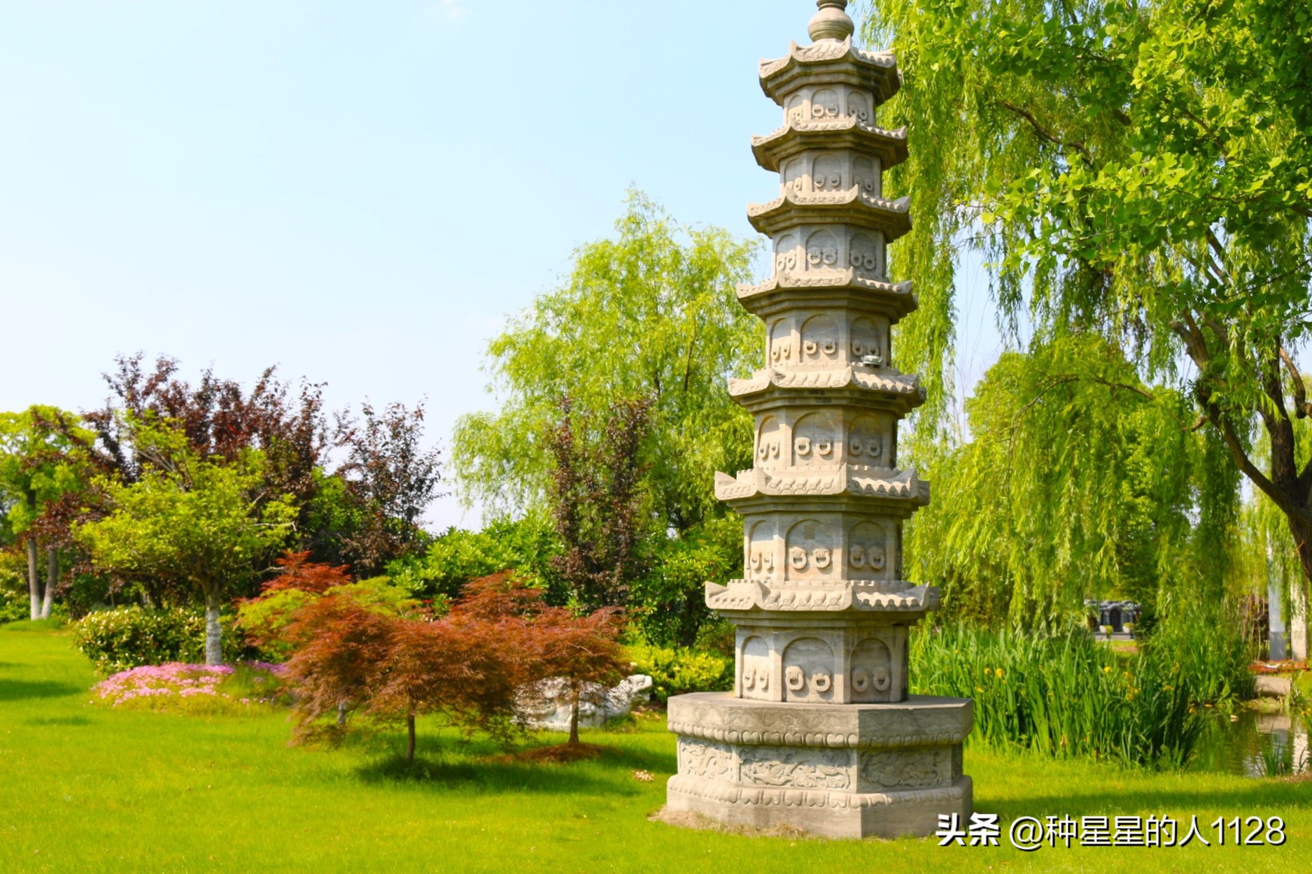 订墓碑需要提供什么信息,陪朋友去扫墓买什么